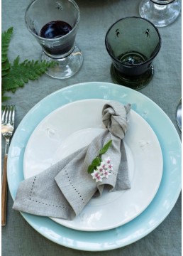 Bee dinner plate blue
