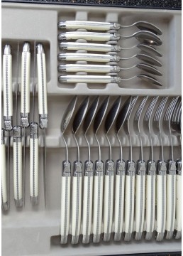 Cutlery set strengthened 