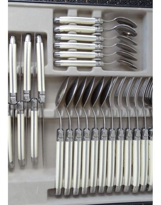 Cutlery set strengthened 